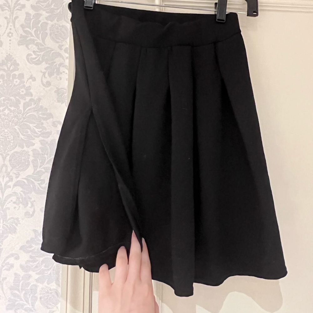 PrettyLittleThing Black Circle Skirt With Slit